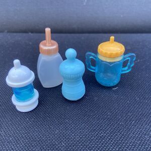 Lot of 4 Doll Baby Bottles & Sippy Cups – Mixed Styles – Toy Accessories